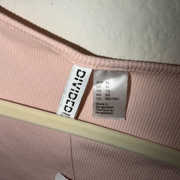 H&M Spring Essentials Tops - Picture 3 of 7